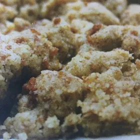 Crumble aux pommes, aux bananes et aux spéculoos